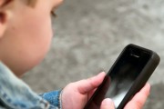 Niños adictos al móvil